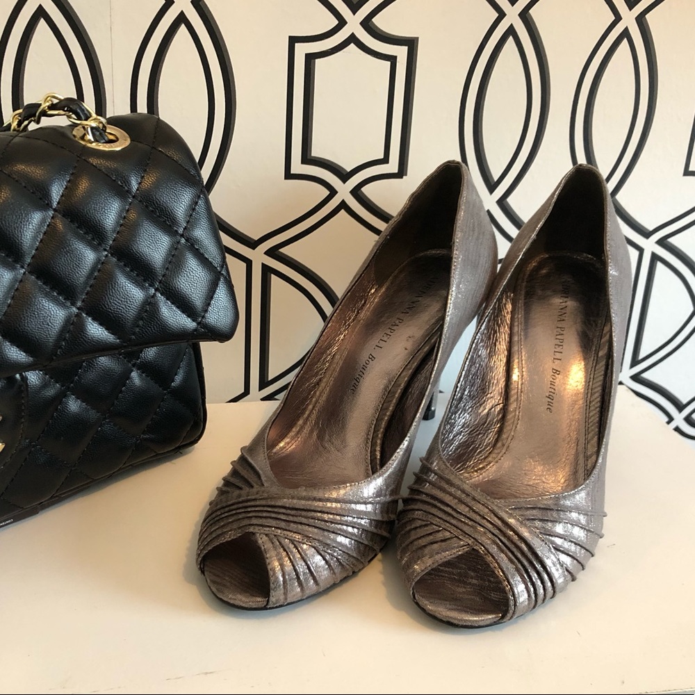 adrianna papell NWOT silver peeptoe pumps 9